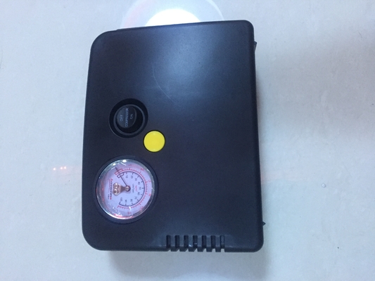 Giá tốt. Hiệu suất cao bơm không khí xe ô tô màu đen lốp thổi với Gauge và chuyển đổi cho lốp xe hơi thổi trực tuyến